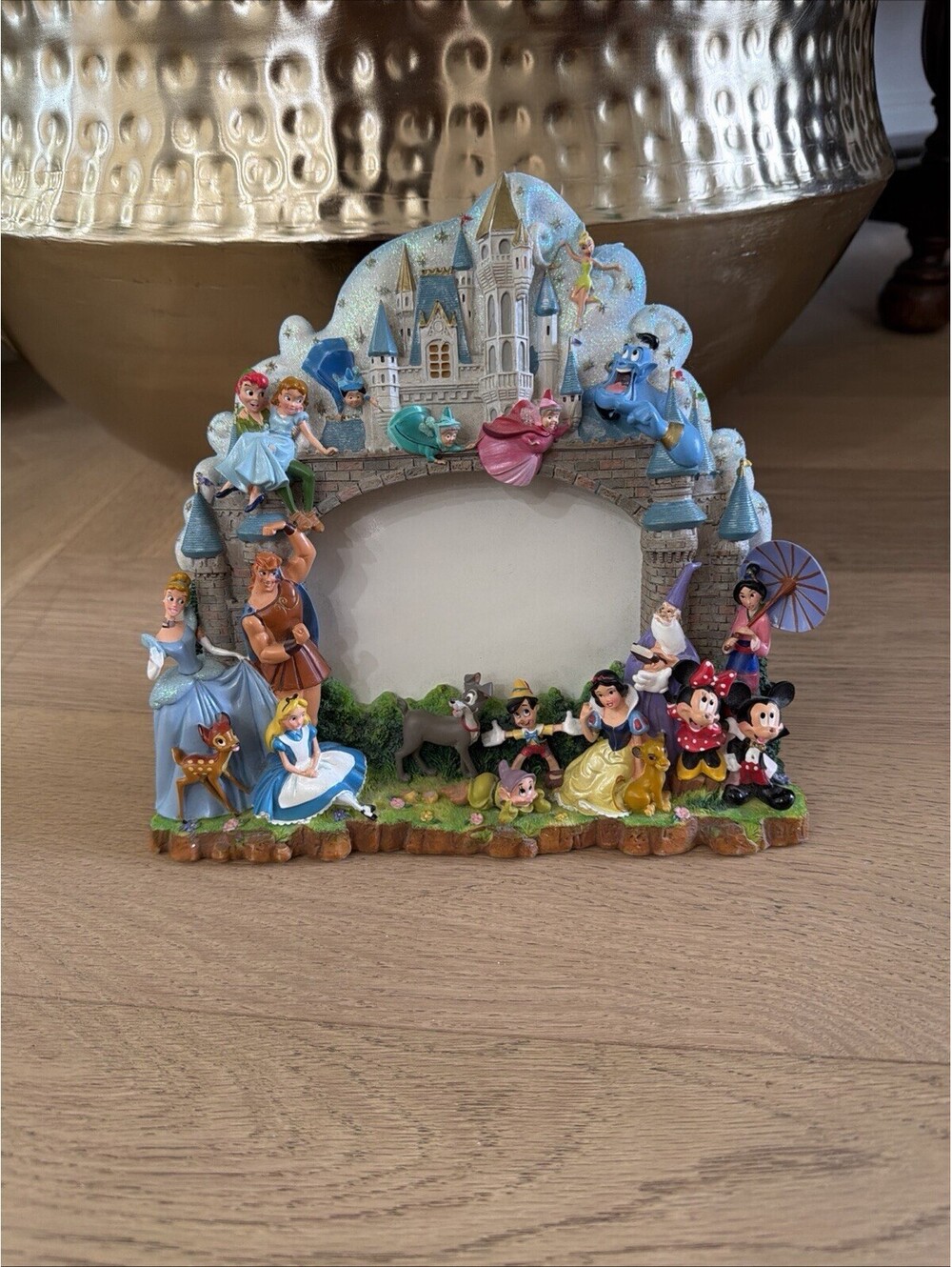 DISNEY MAGIC KINGDOM CASTLE & CHARACTERS 3D PHOTO FRAME!